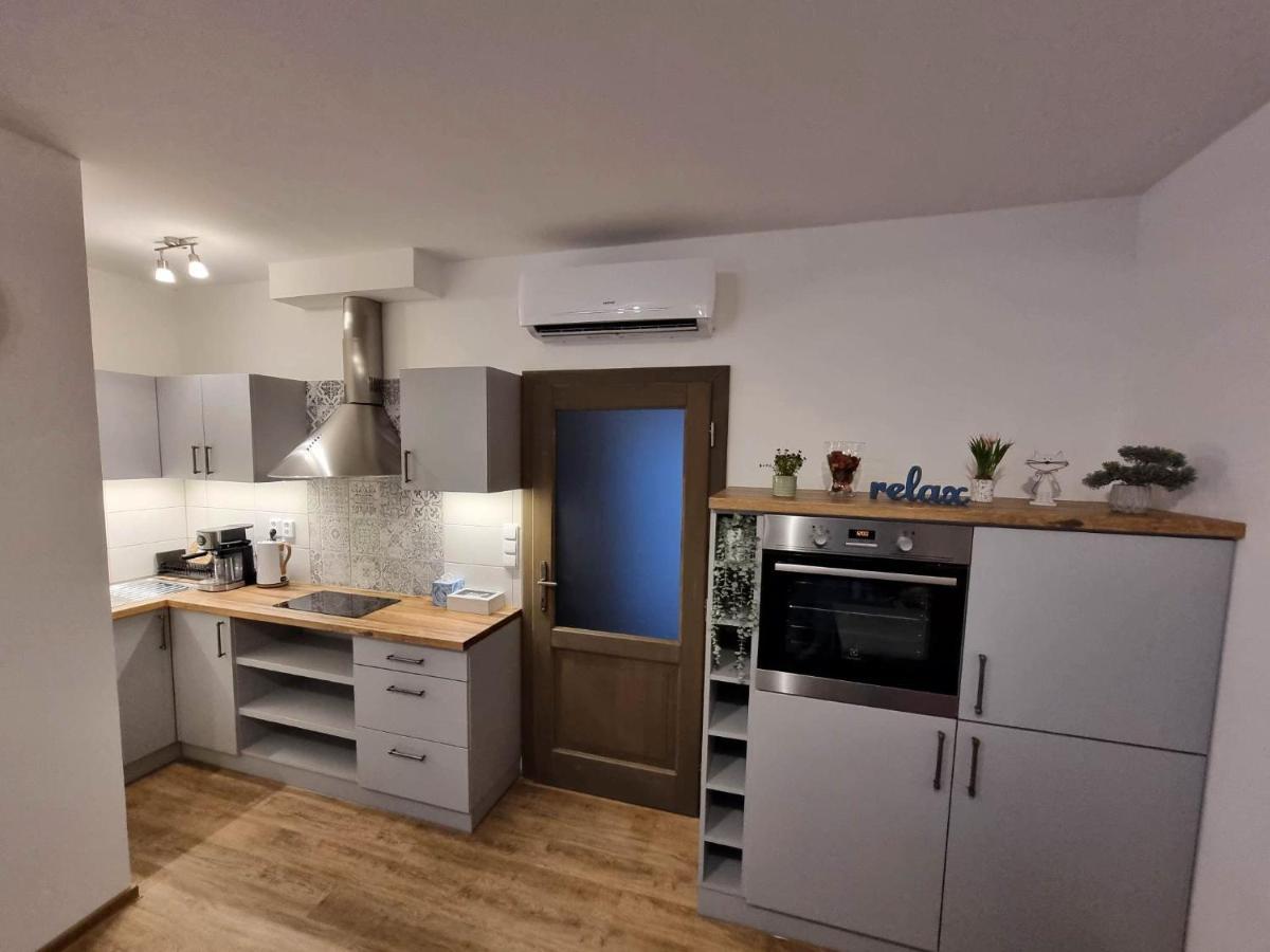 Podkrovni Studio Na Velkem Namesti S Wi-Fi Zdarma Hradec Králové Esterno foto
